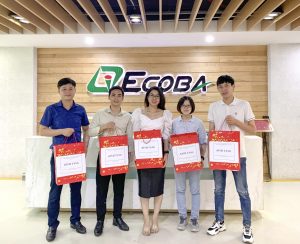 Liên đoàn quận tặng quà nhân ngày 27-7