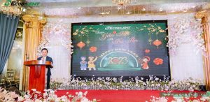 Mr. Vũ Đức Chung phát biểu tại chương trình cuối năm