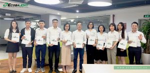 Liên minh đạt giải nhất Mr. Chung, P. Điện - Điều khiển, phòng Hậu cần, phòng Kinh doanh nhận giải.