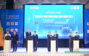 Các đại biểu thực hiện nghi thức khai mạc TECHFEST 2023