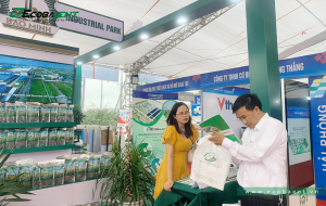 Khách hàng thăm quan khu trừng bày của Ecoba ENT 3