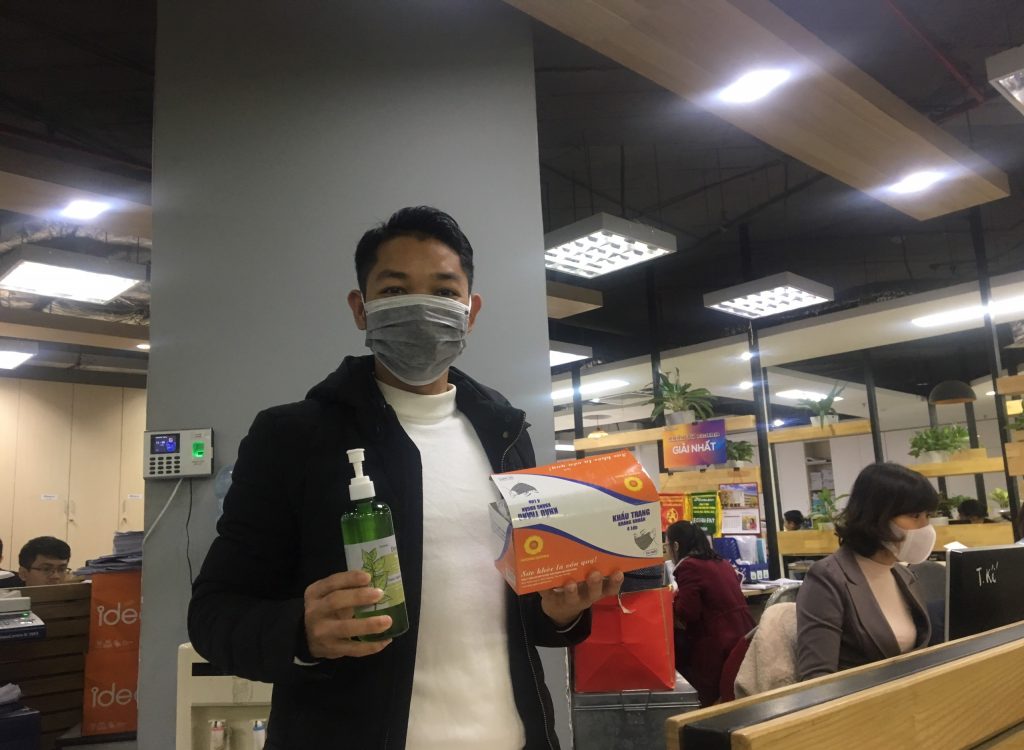 phong-dich-benh-do-virus-corona-ecobaent-phat-khau-trang-mien-phi-cho-cbnv-2