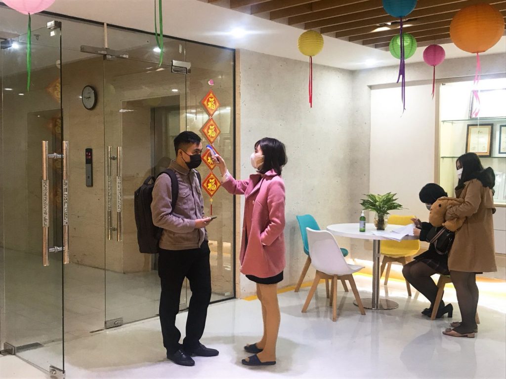 phong-dich-benh-do-virus-corona-ecobaent-phat-khau-trang-mien-phi-cho-cbnv-6