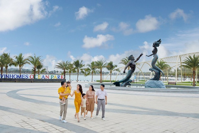 Hàng ngàn cư dân hiện đã chuyển về tổ ấm mới tại thành phố biển hồ Vinhomes Ocean Park, góp phần hình thành nên một cộng đồng cư dân sôi động tại nơi đây