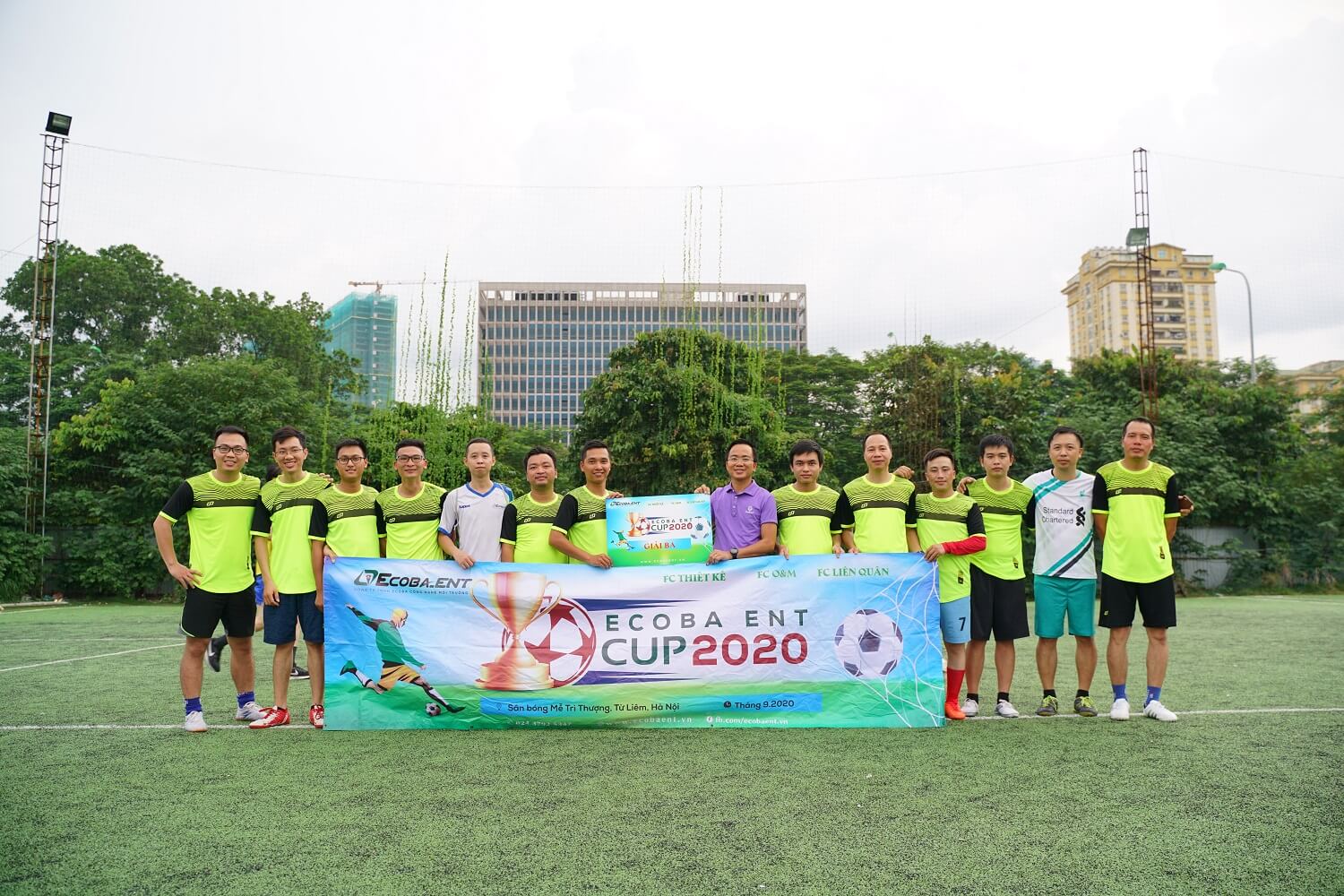 Ban lãnh đạo trao giải ba cho FC Liên Quân Giải ba thuộc về FC Liên Quân