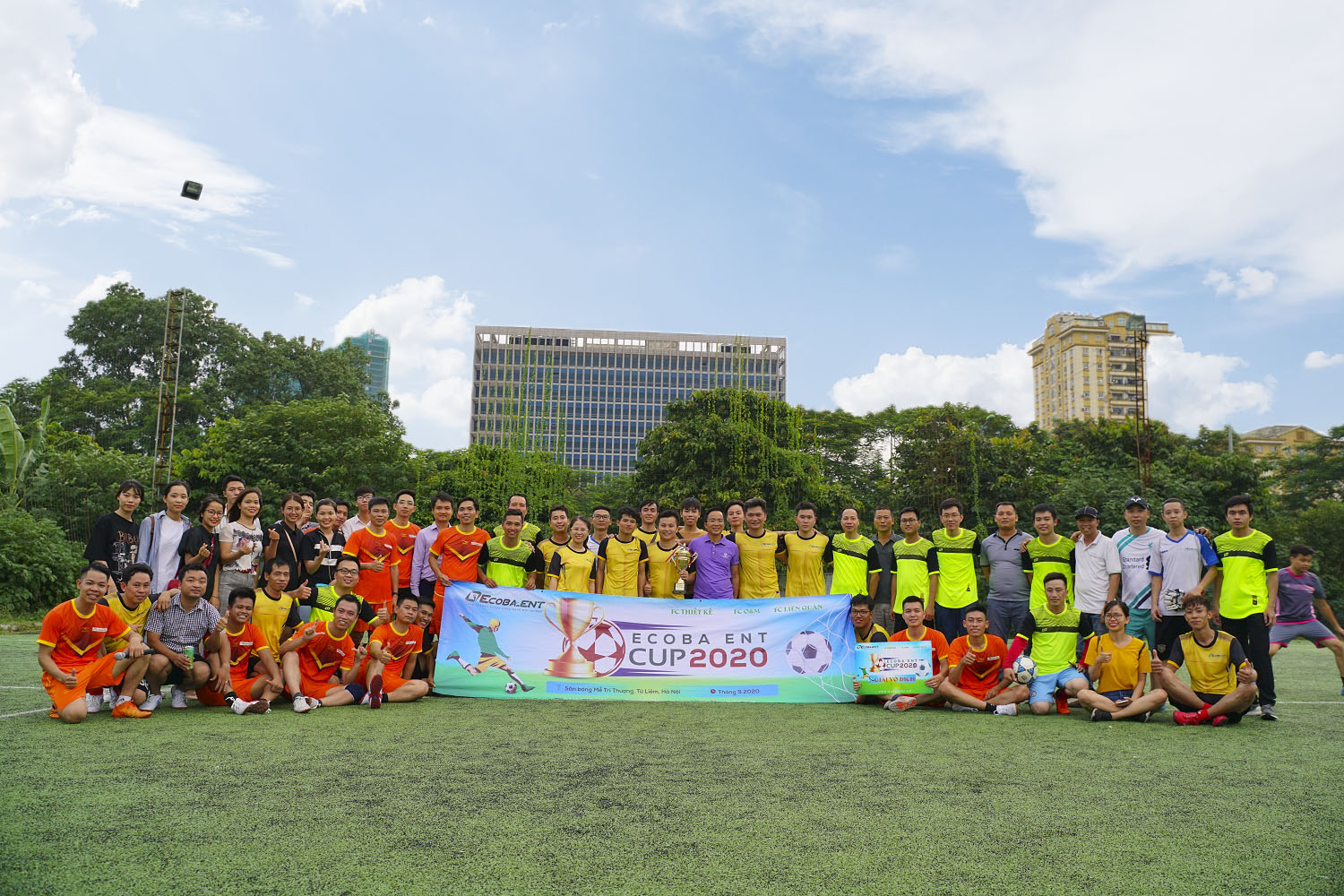 CBNV Ecoba ENT chụp ảnh lưu niệm tại giải bóng Chung kết giải bóng đá nội bộ Ecoba ENT CUP 2020