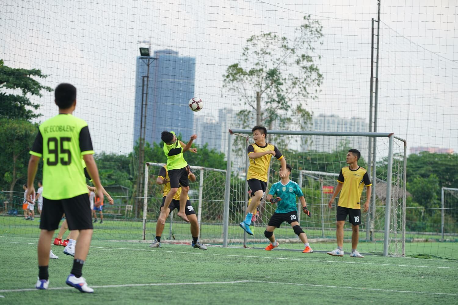 Trận 2 tranh tài giữa FC Liên Quân và O&M Trận 2 tranh tài giữa FC Liên Quân và O&M