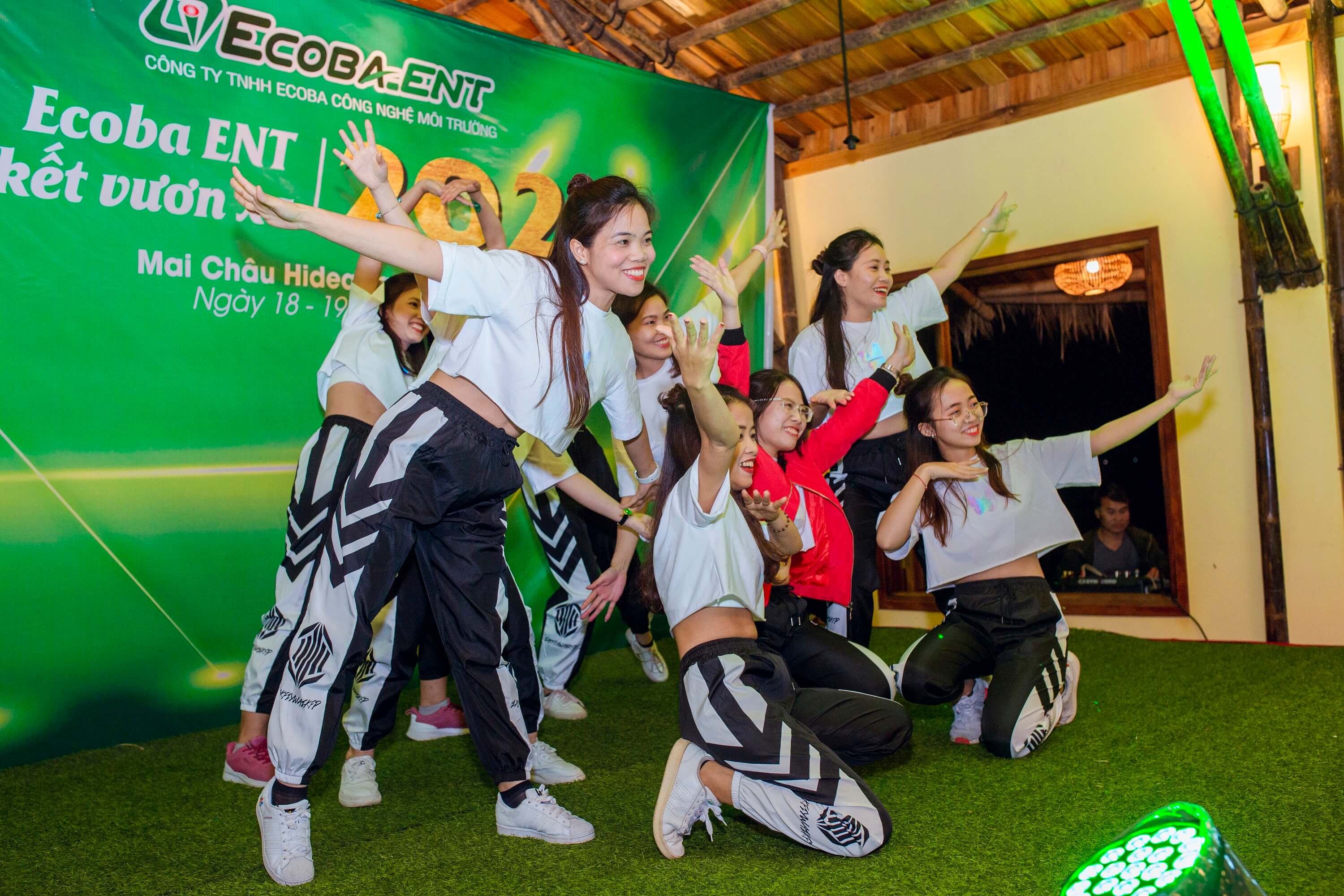 nhóm nhảy nữ ENt