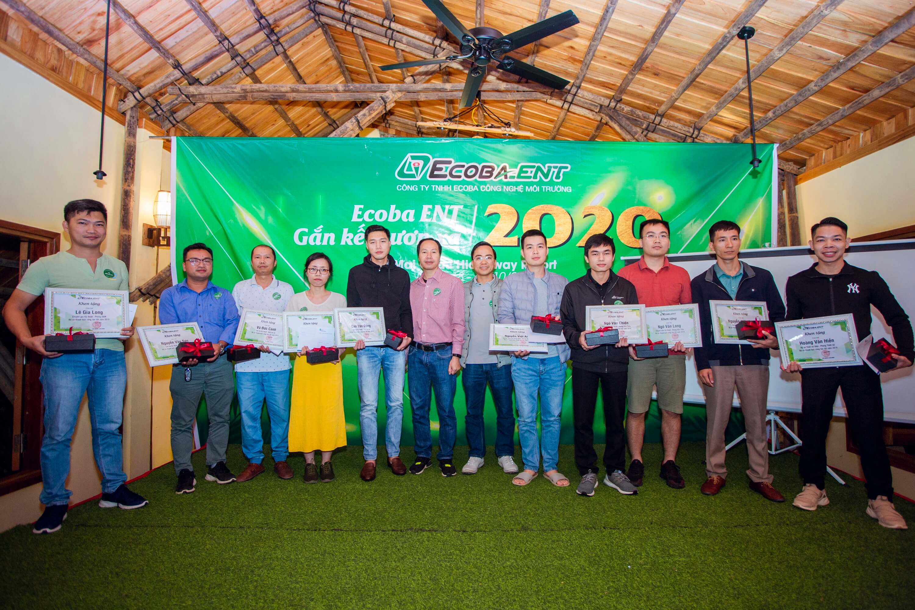 trao giải cá nhân xuất sắc