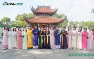 Chị Em Ecoba ENT “hẹn hò với mùa Thu” trên chuyến tàu di sản Hà Nội 5 cửa ô